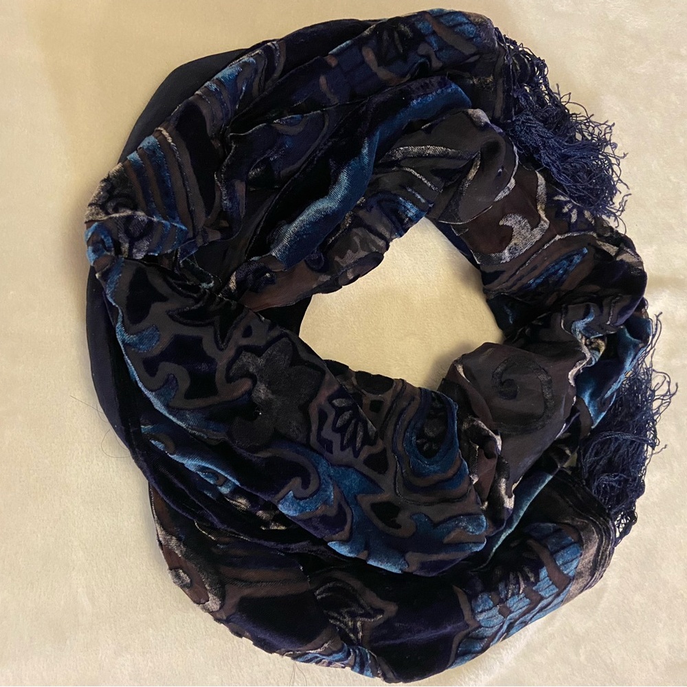 Scarf Velvet Devore Ornate Blue and Black Scarf Fine Silk Viscose Burnt Out NWOT - Picture 5 of 10